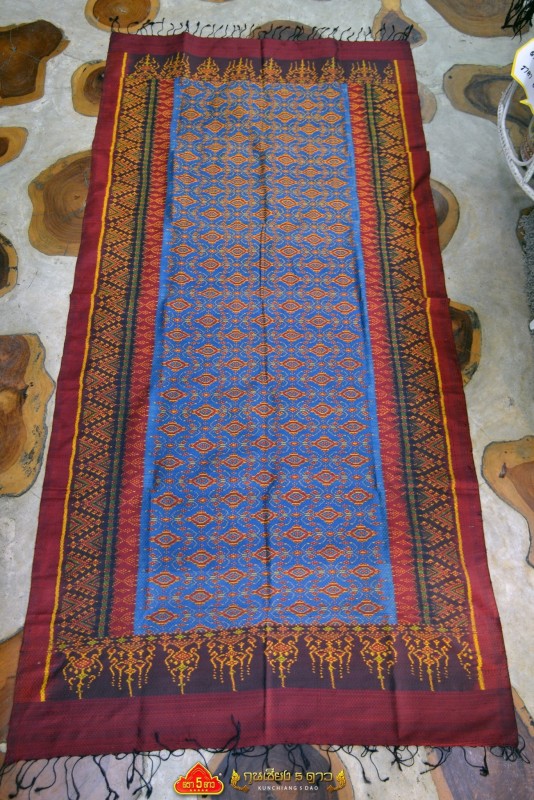 ผ้าไหมสุรินทร์มัดหมี่ลายตะขอโคมเชิงบายศรี