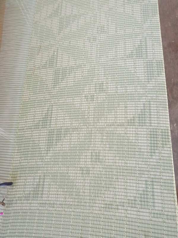 ผ้าไหมมัดหมี่สีพาสเทล ย้อมครามลายดอกรักราช