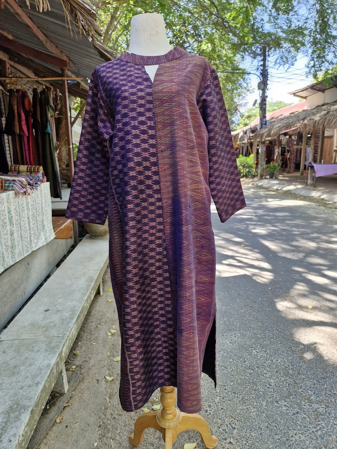 ชุดผ้าไหมเก่า