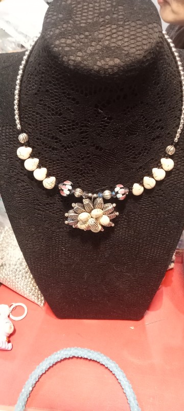 สร้อยเธอคอยดอกหลากสี