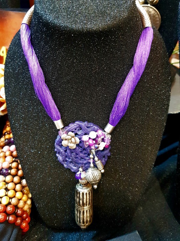 สร้อยไหมม่วงจี้หยก