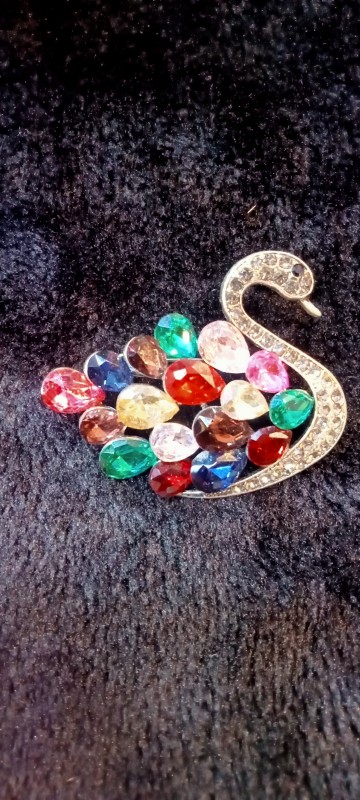 เข็มกลัดพลอยสี