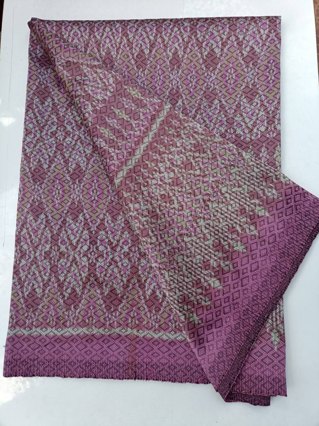 ผ้าไหมมัดหมี่ลูกแก้ว 6 ตะกอ สีธรรมชาติ