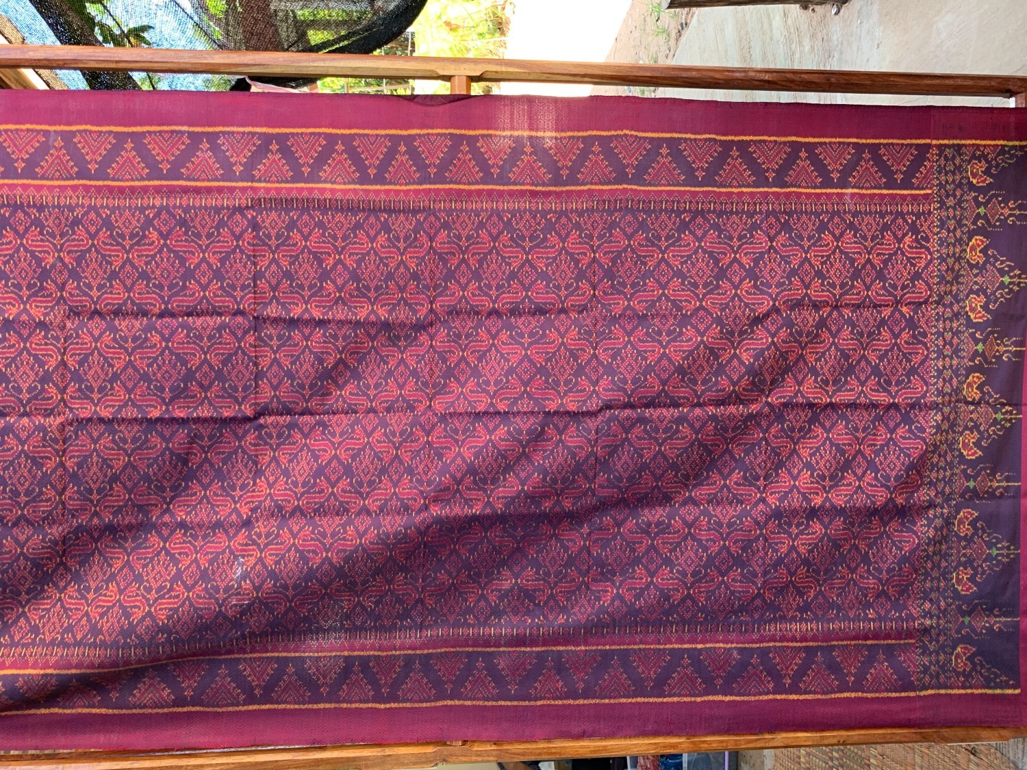 ผ้าไหมลายนาคเกี้ยว