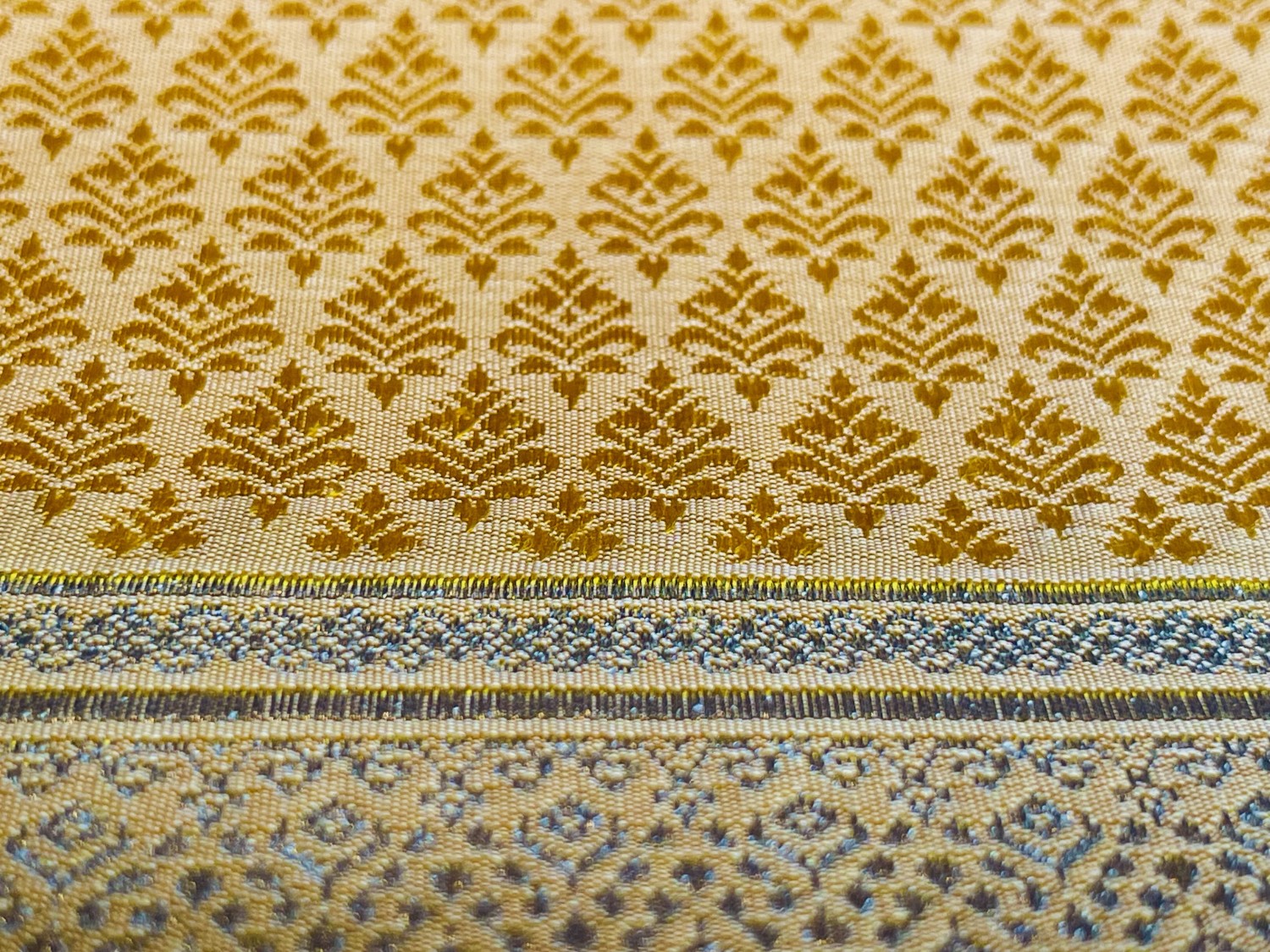 นิรมลไหมไทย