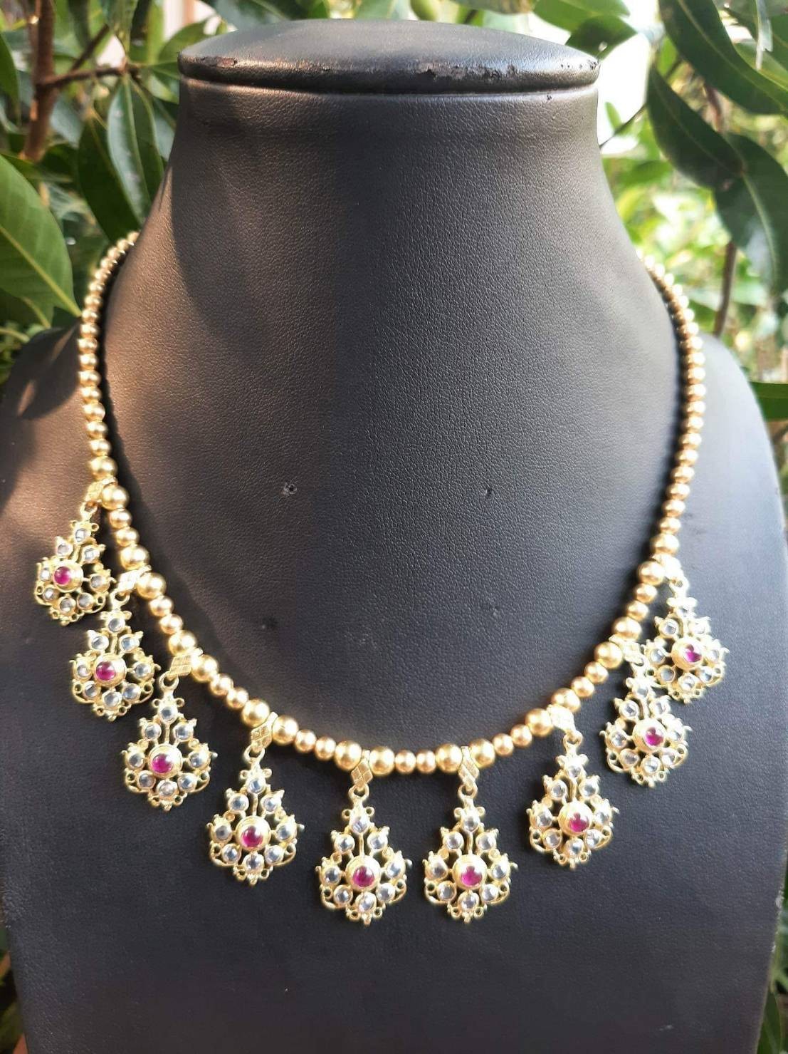 สร้อยคอ (เก้าเม็ดยอดทับทิม)