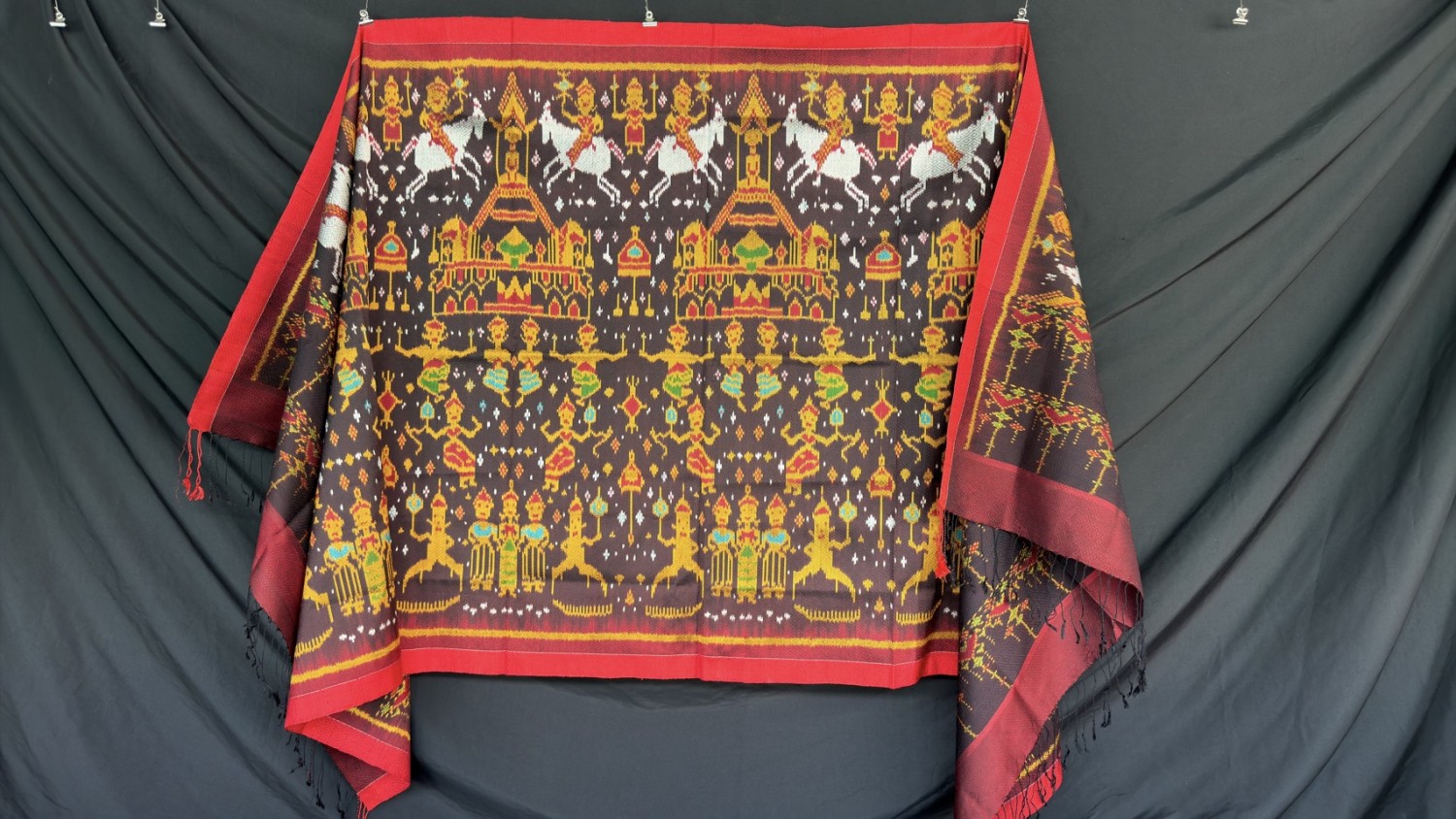 ซิ่น ผ้าไหมมัดหมี่ทอยกดอก 6ตะกอ ขนาด 1x2.5เมตร ลายปีดาล มีหน้านางสองชั้น พื้นสีน้ำตาลเม็ดมะขาม รหัส M2A-100-03066911 รหัสสินค้า SKU-47091