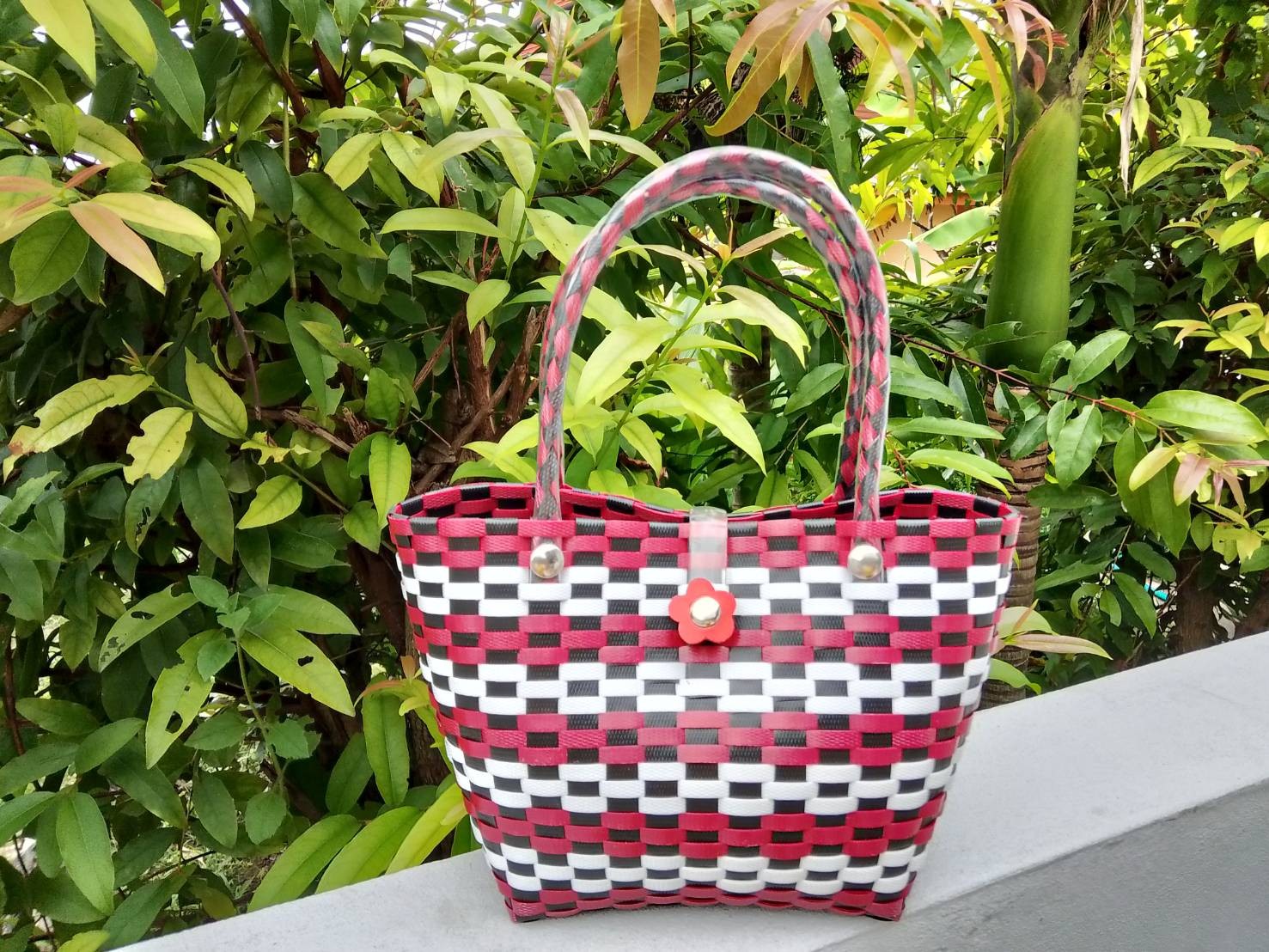 กระเป๋าจักสานเส้นพลาสติก (คละสี,ลาย)