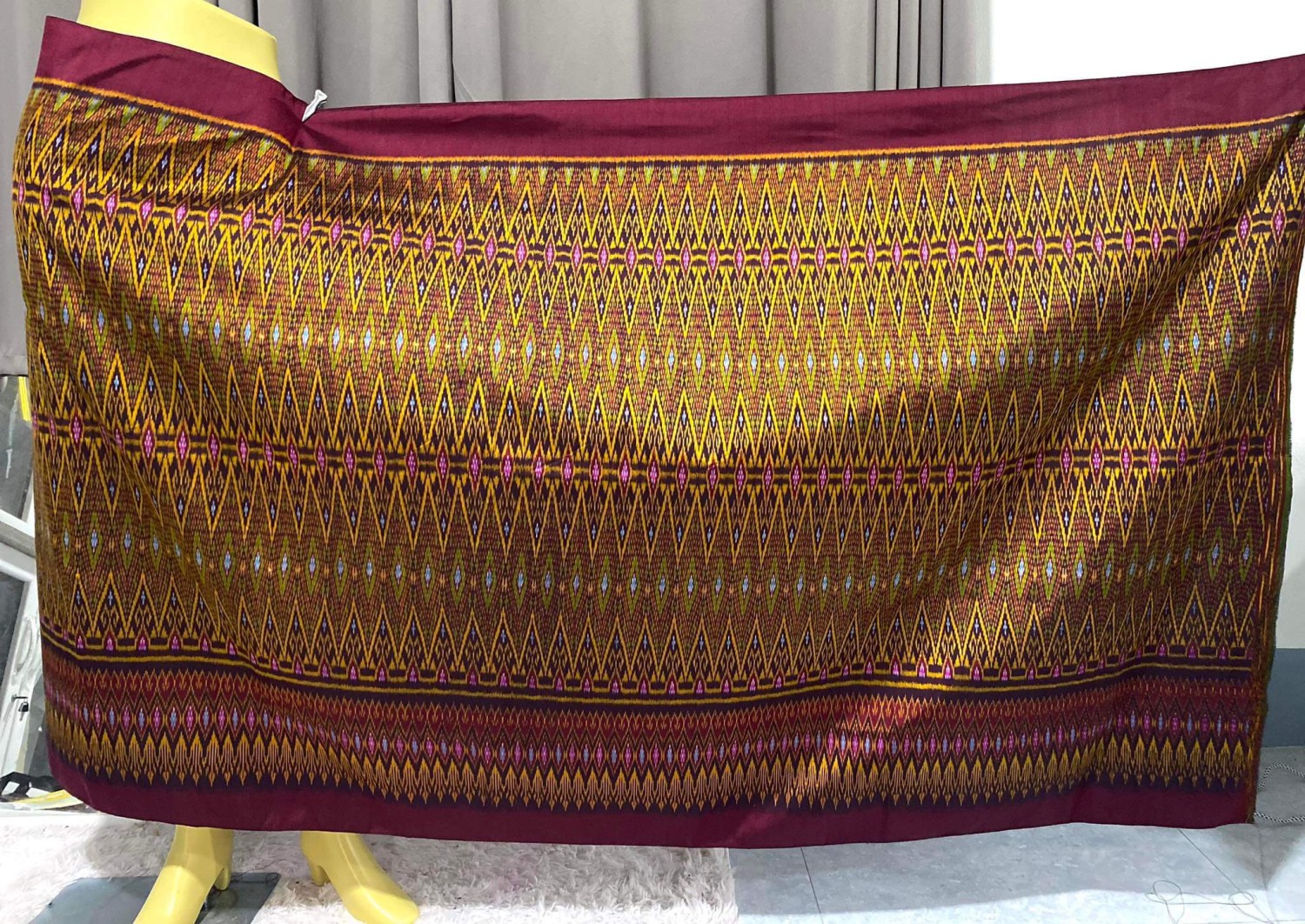 ผ้าไหมมัดหมี่กาบเชิง