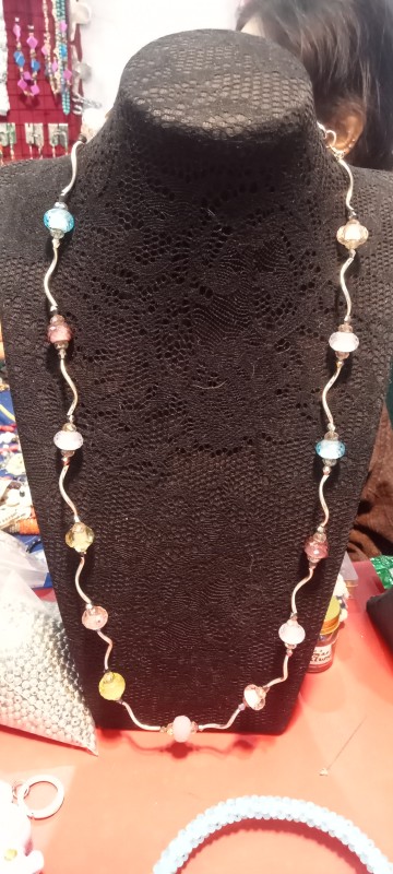 สร้อยมณีใต้น้ำแท่งเกลียว