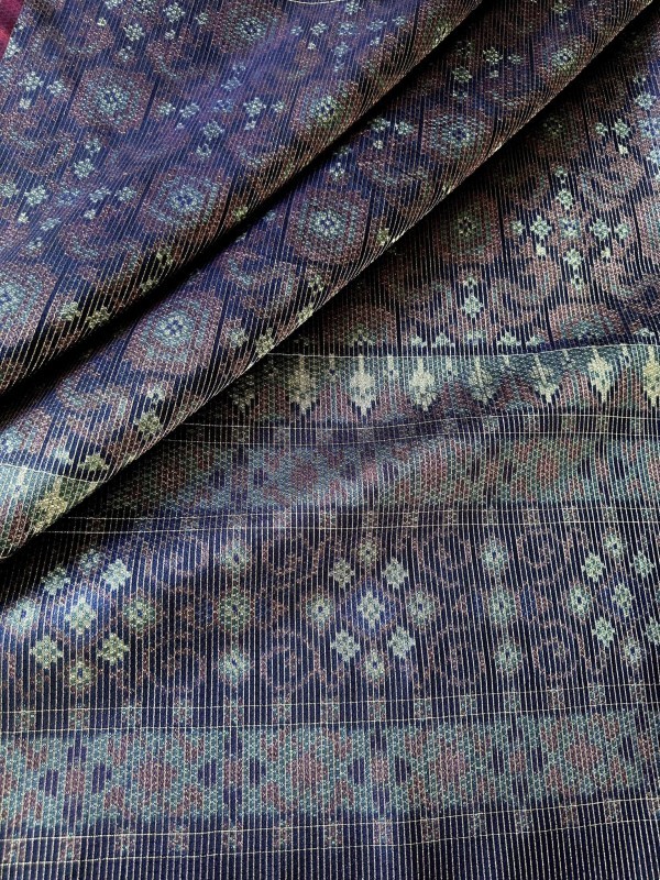 ผ้าลายนาคเกี้ยวประจำยาม ย้อมสี เคมี ทอ 5 ตะกอ