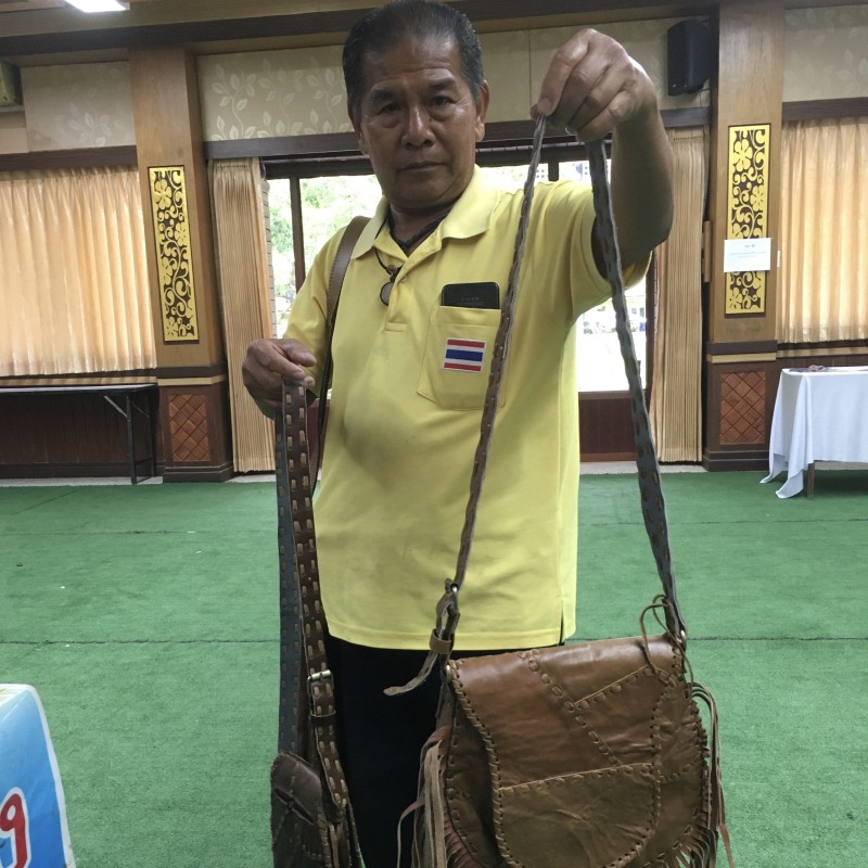 กระเป๋าหนังทำมือ