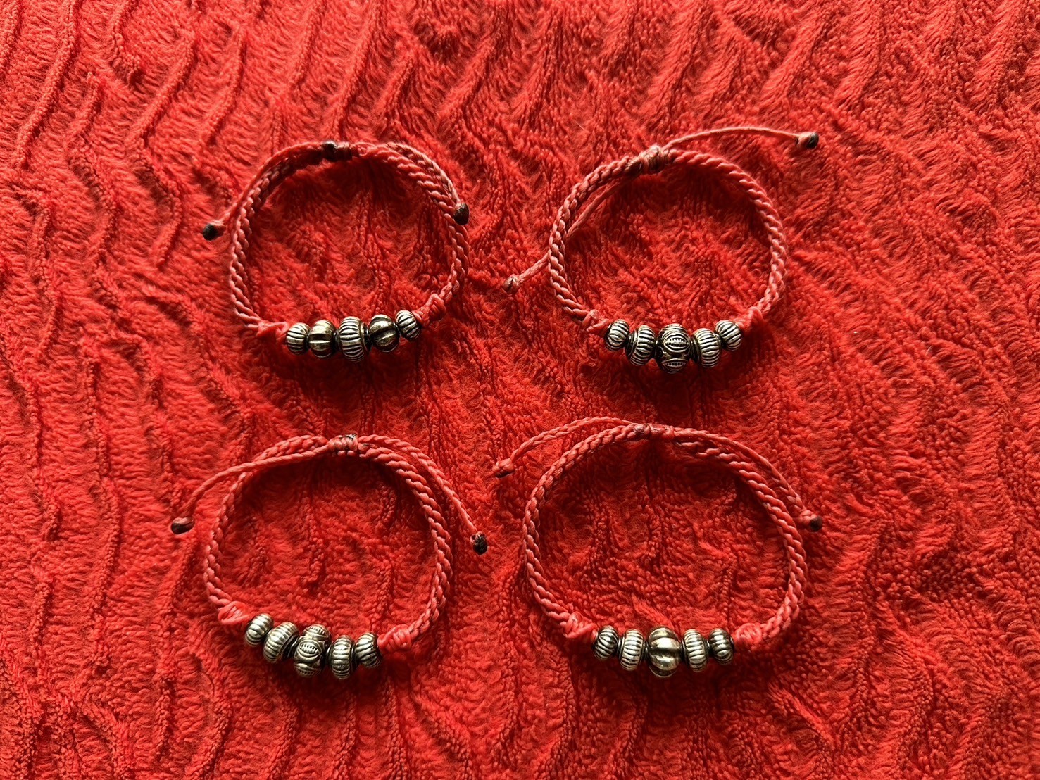 กำไลประเกือมถักเชือกเทียน