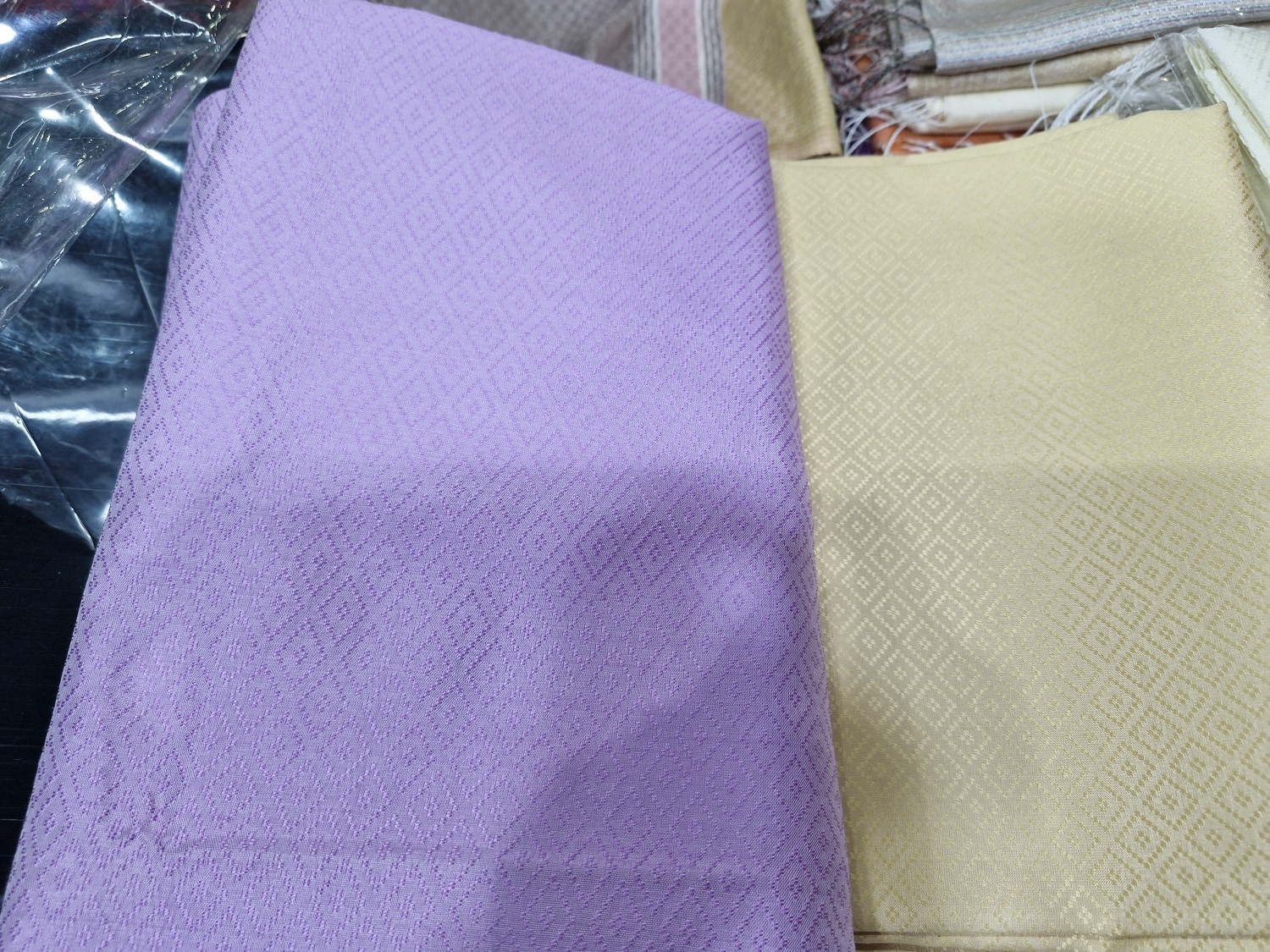 ผ้าพื้นลายลูกแก้ว