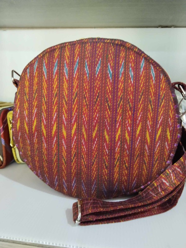 กระเป๋ากลมผ้าไหม ลายโฮล