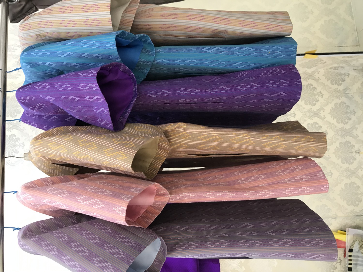 เสื้อสูทแขนสั้นลายขอนารี