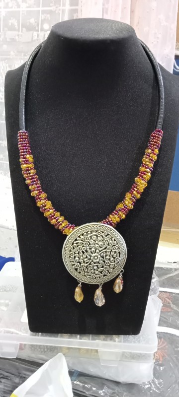 สร้อยคอสายหนังพันเกรียว