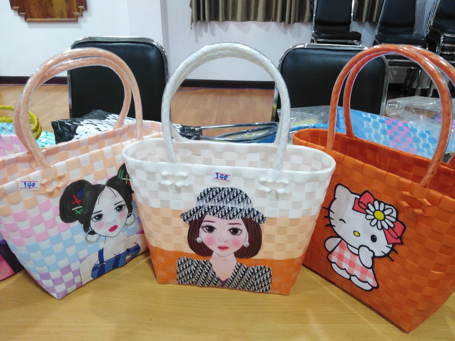 กระเป๋า​สาน​พลาสติก​