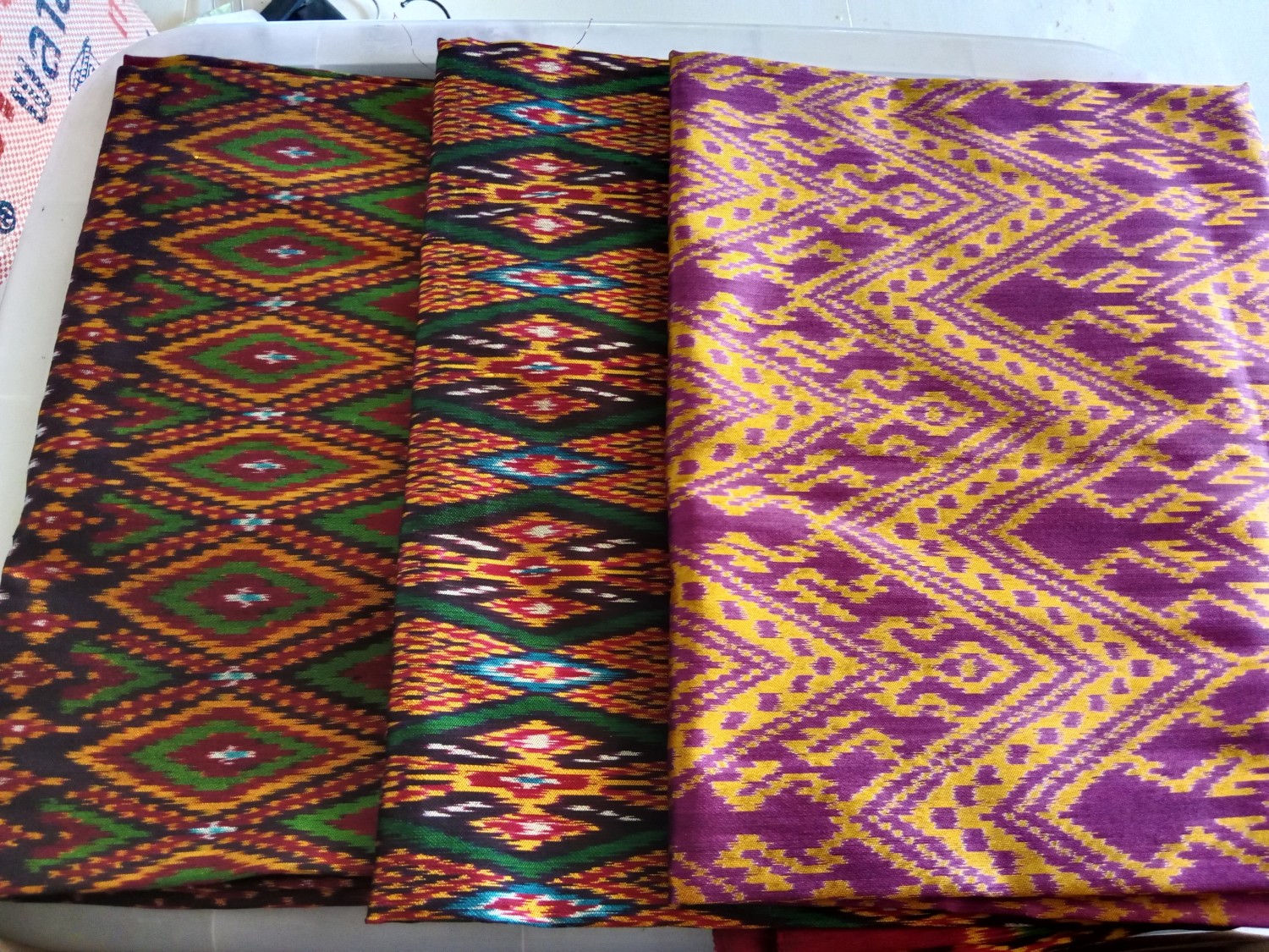 ผ้าไหมมัดหมี่ลาย