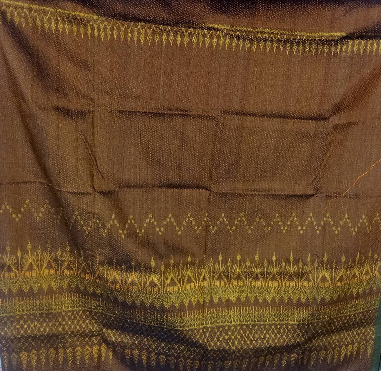 ผ้าไหมมัดหมี่ลายขอต้นสน