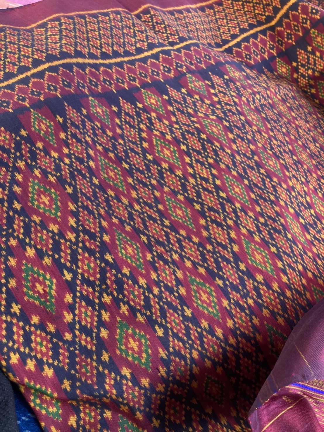 ผ้าไหมลายโฮลเปราะ