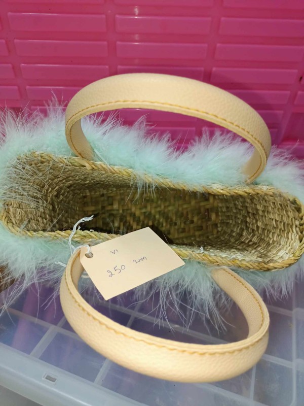 กระเป๋าสานจากใบเตยหนาม