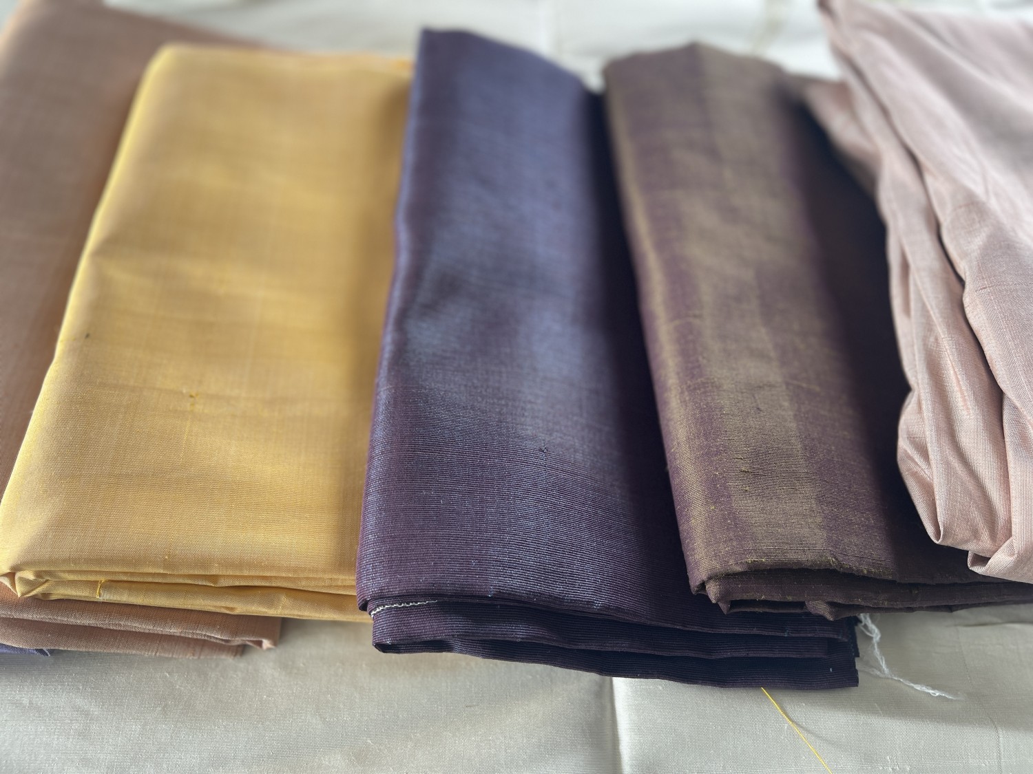 ผ้าไหมสีพื้น สีเหลืองนวล