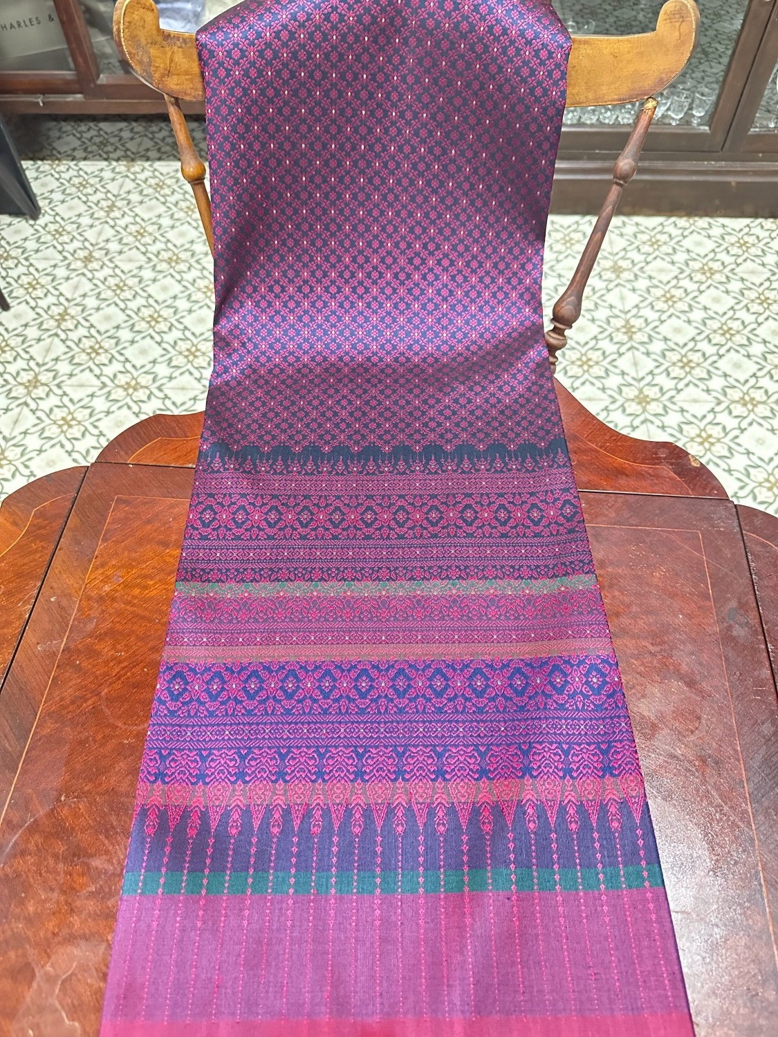 ผ้าไหมยกดอกโบราณ