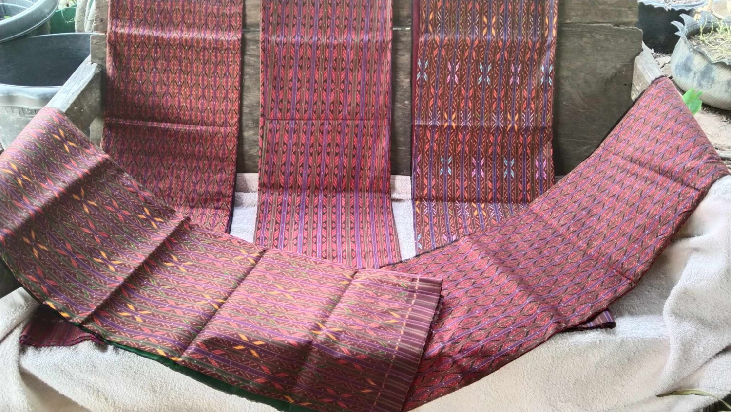 ผ้าไหมลายโฮล