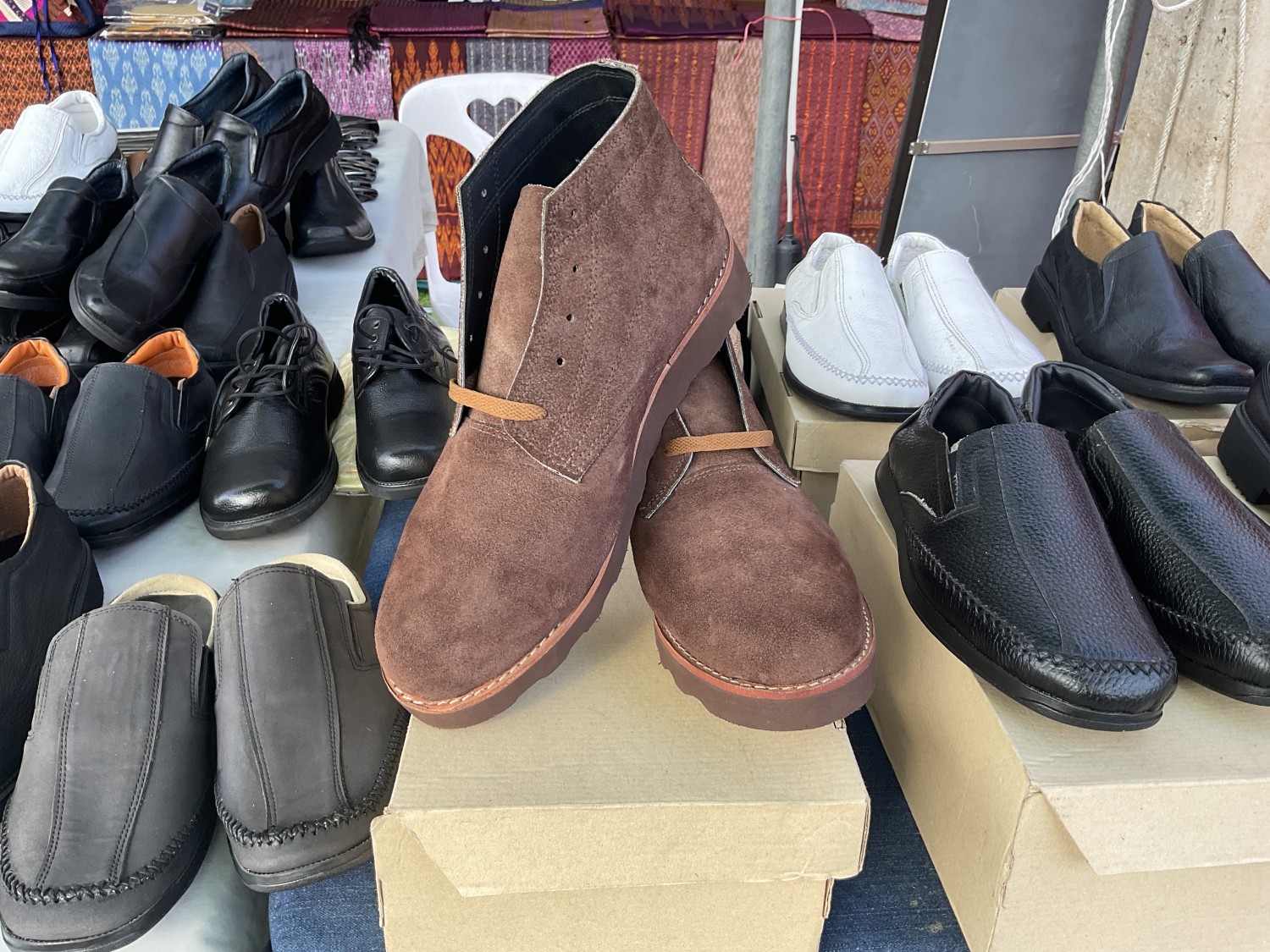 รองเท้าบูธหนังกลับ