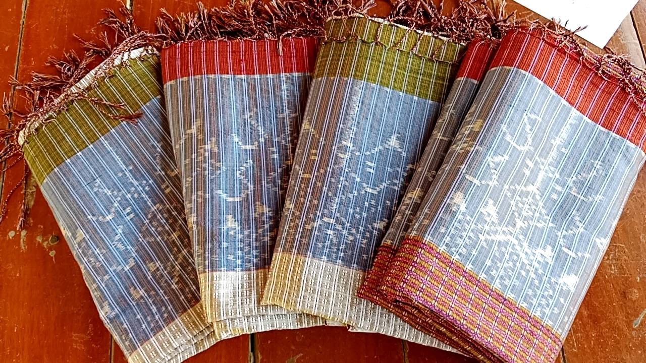 กลุ่มสตรีทอผ้าไหมบ้านโคกล้อ