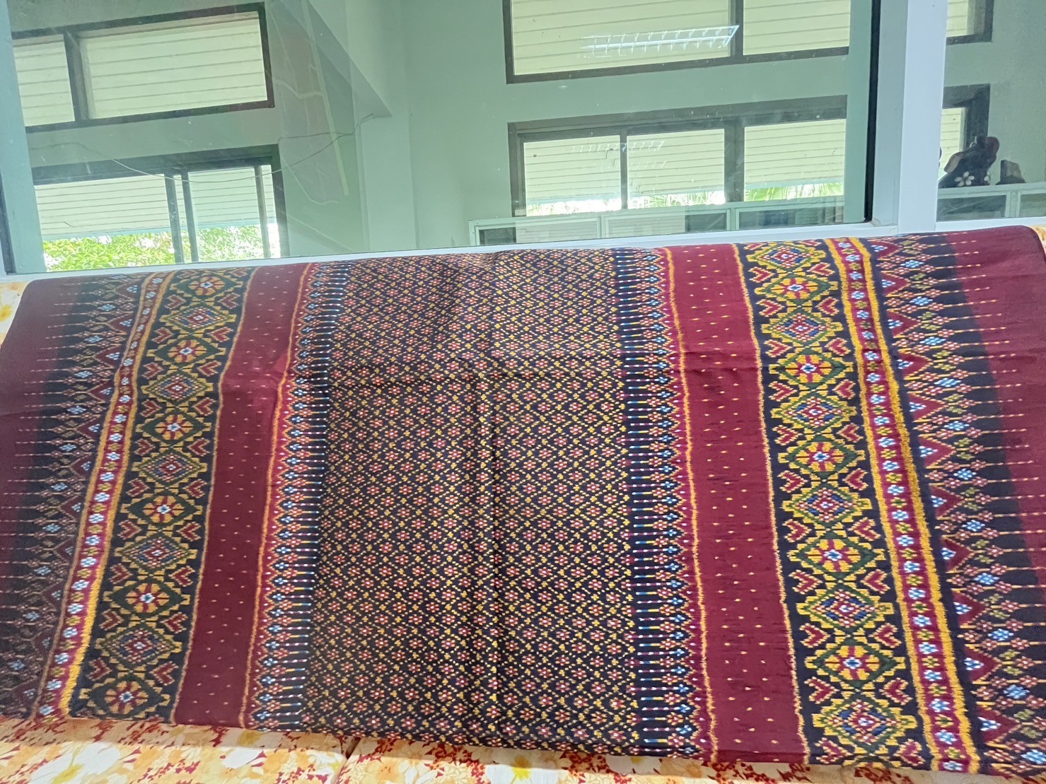 ผ้าไหมมัดหมี่สีธรรมชาติ