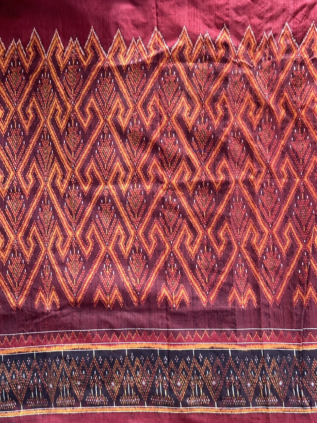 ผ้าไหมโฮลกูยลายขอเกี้ยว