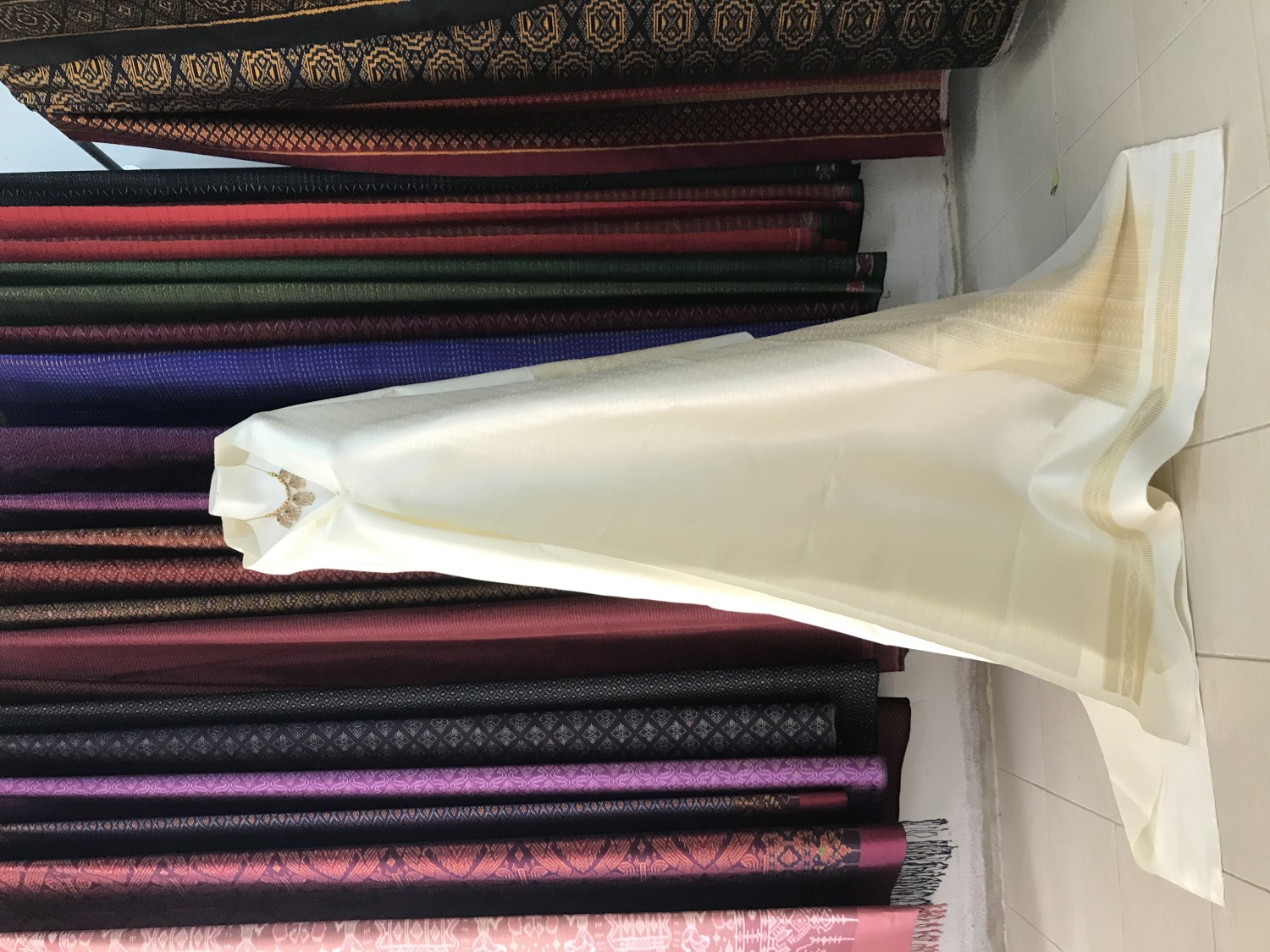 ผ้ายกไหม ทอแบบผ้ายกชุด