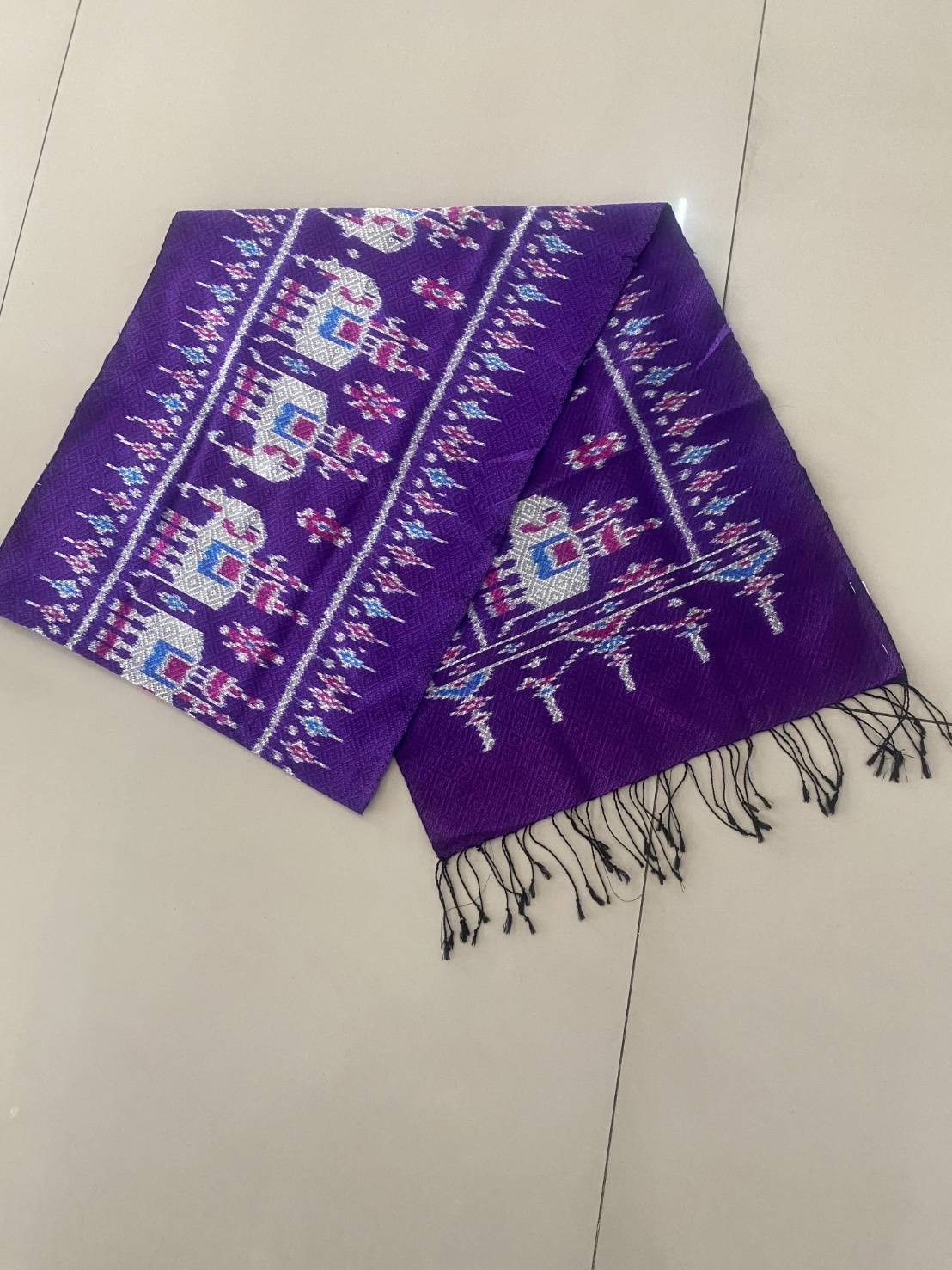 ผ้าพันคอลายช้างสีม่วง ยกดอกลายลูกแก้ว 5 ตะกอ