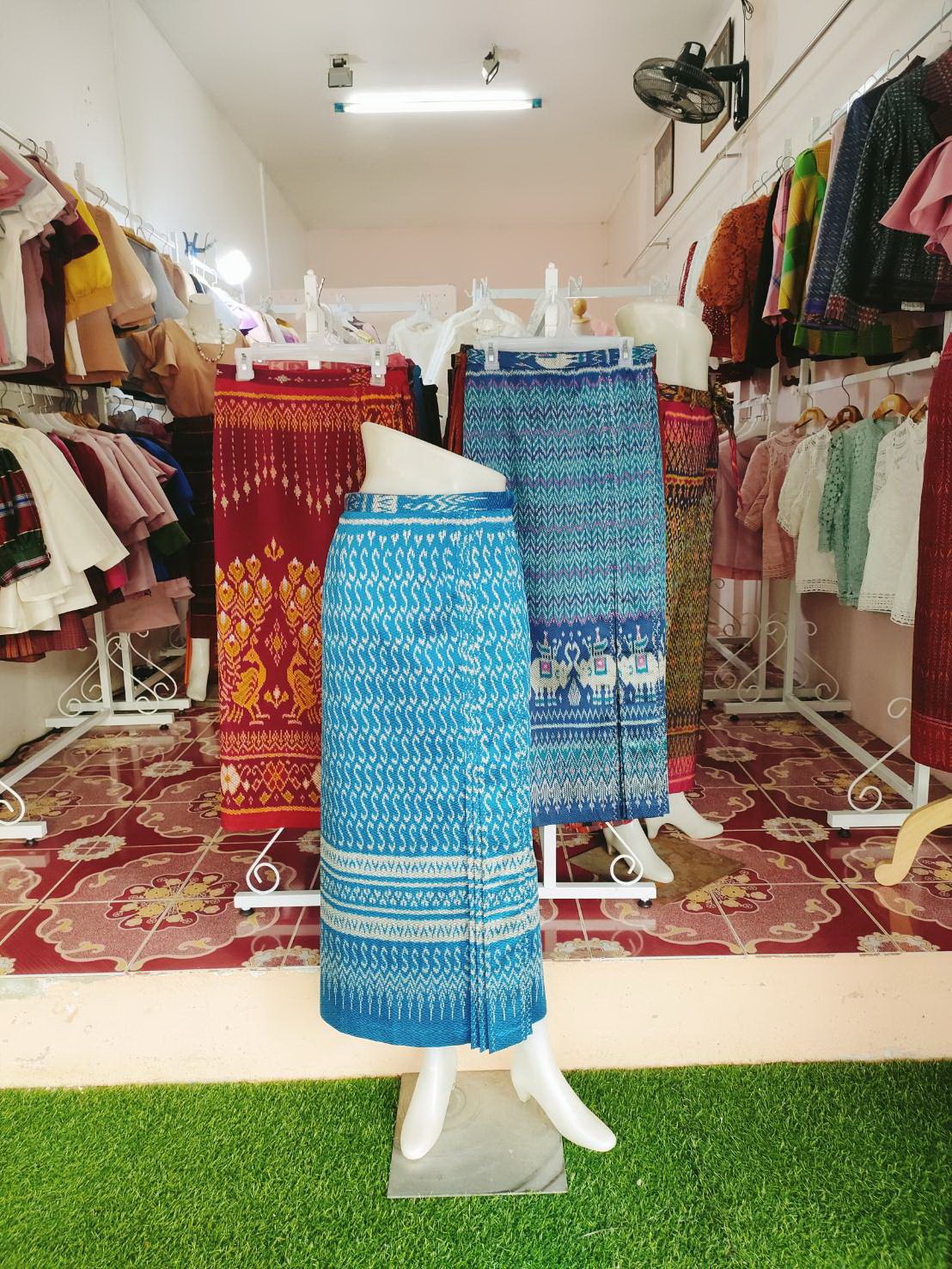 ผ้าถุงไหมตัดสำเร็จรูป ลายขอเจ้าฟ้าสิริวัณณวรีฯ 6 ตะกอ