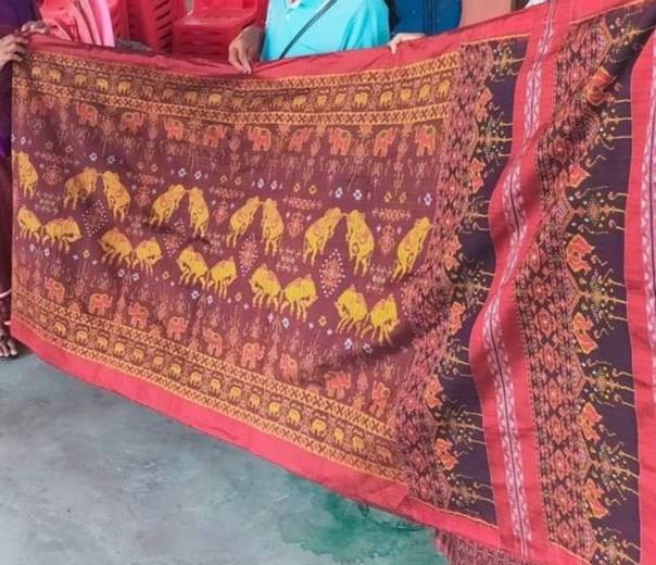 ผ้าไหมบ้านหนองเหล็กตาช้าง