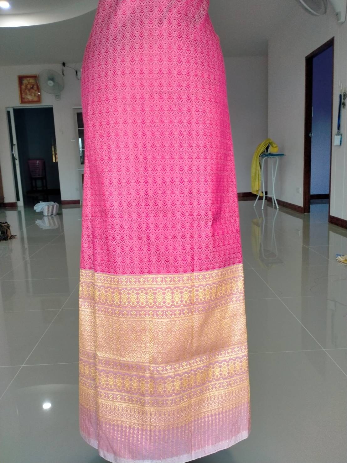 ผ้ายกดอกลายเกาะเชิง