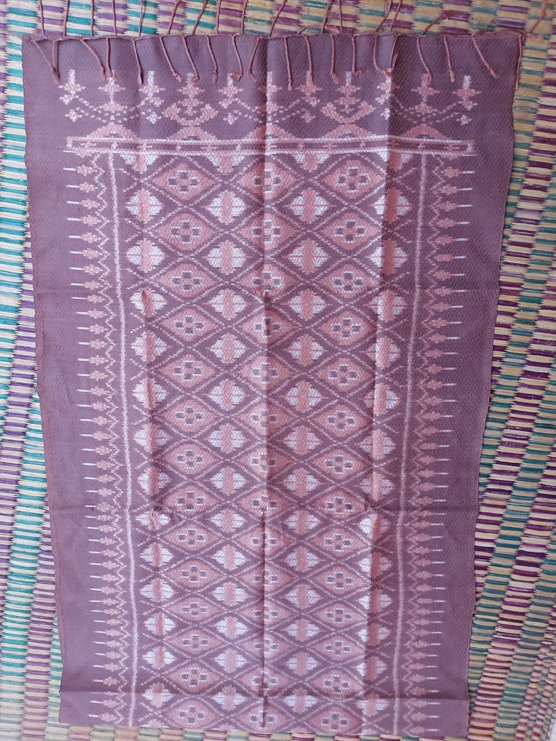 ผ้าคลุมไหล่ลายลูกแก้ว