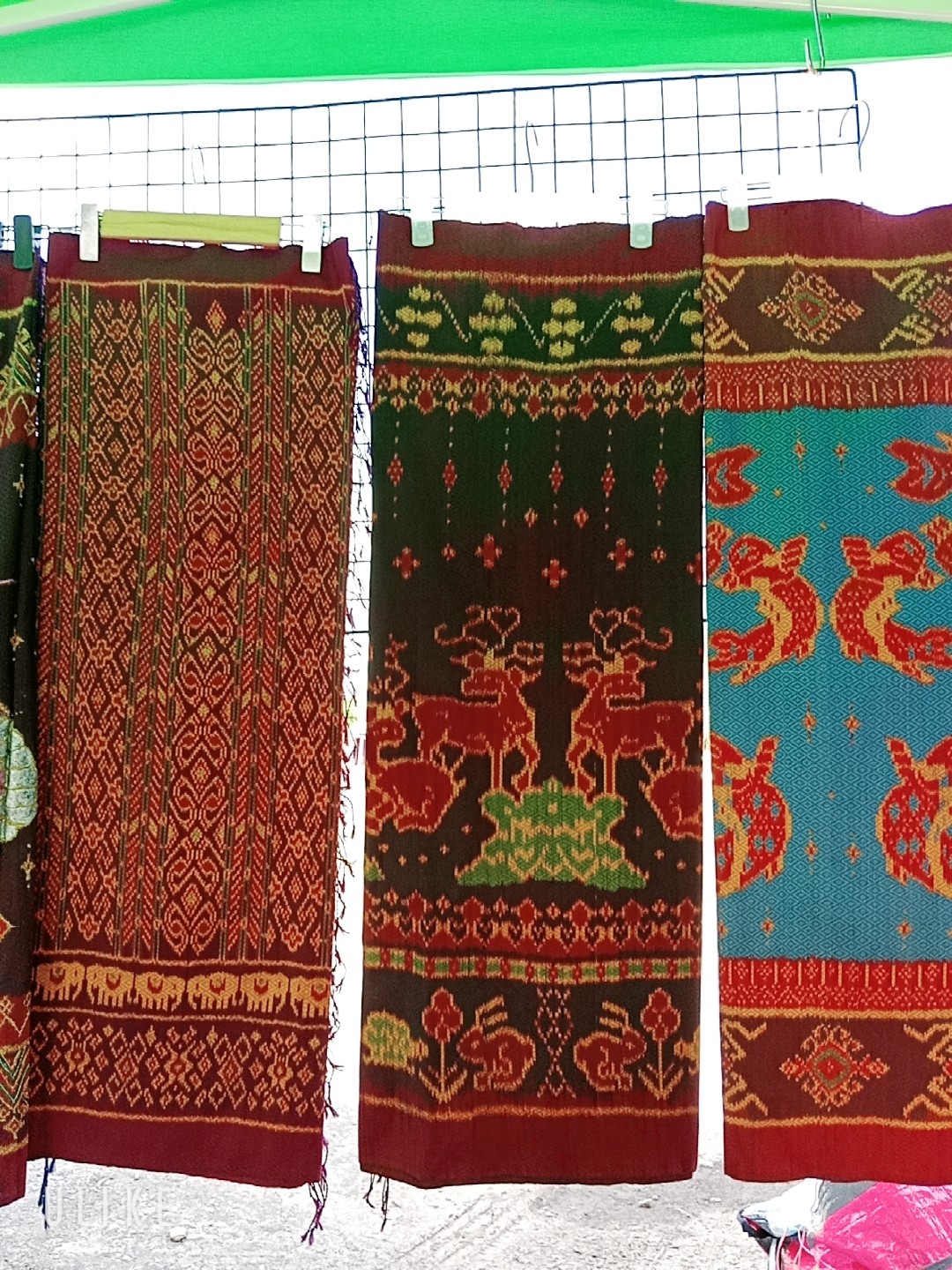 ผ้าไหมมัดหมี่ลาย