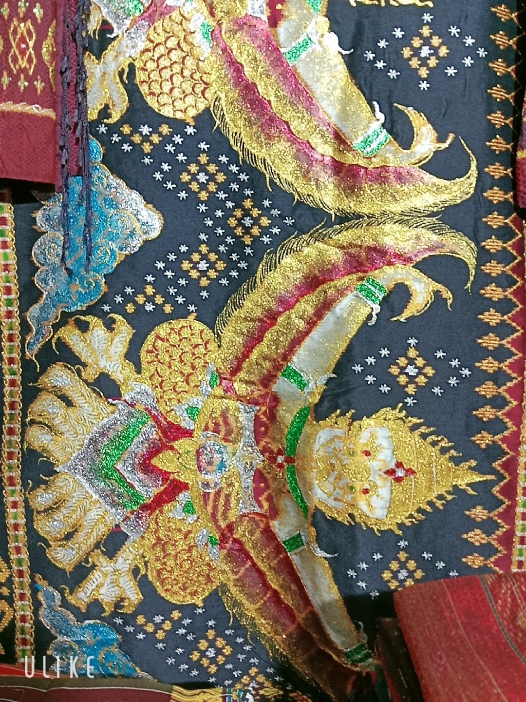 ผ้าไหมเขียนทอง