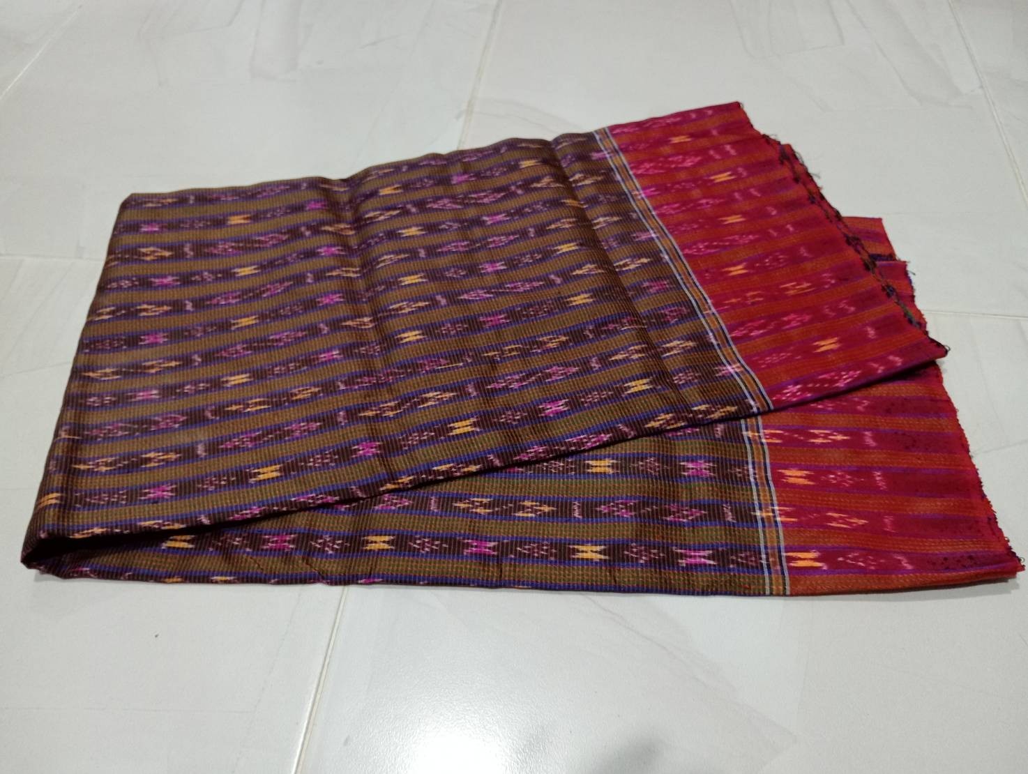 ผ้าไหมสุรินทร์สีธรรมชาติ