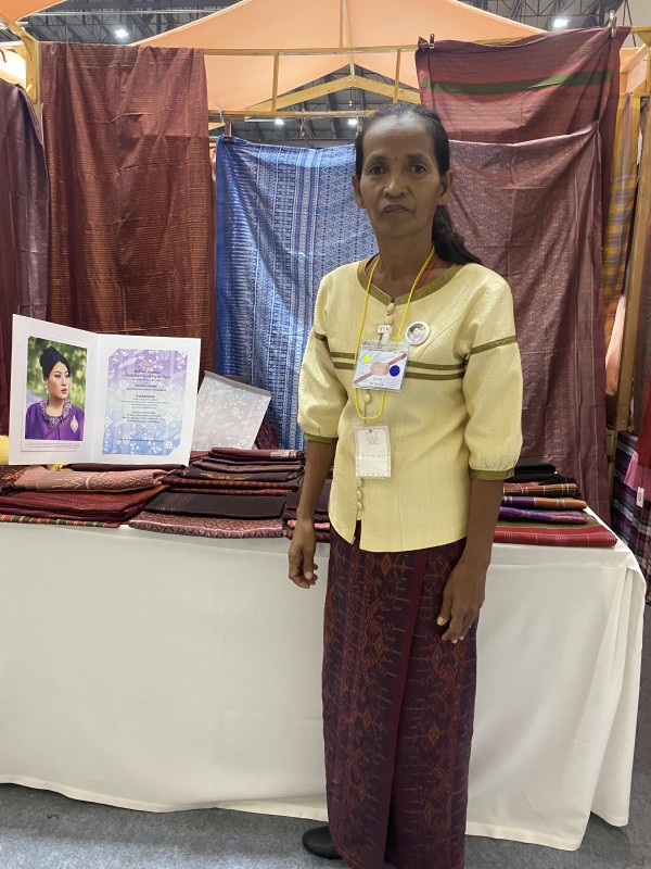 กลุ่มทอผ้าไหมบ้านตานบ