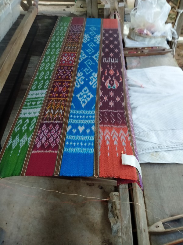 ผ้าไหมมัดหมี่ลายลูกแก้ว