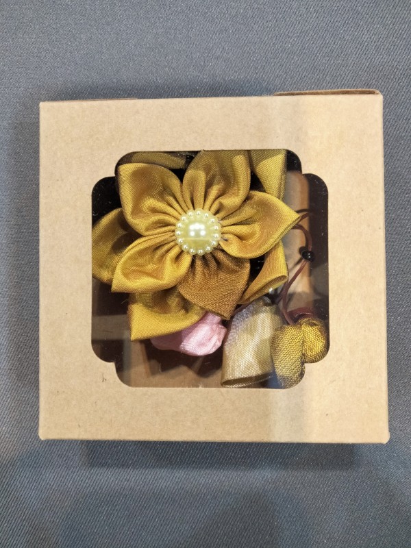 เข็มกลัดผ้าไหม