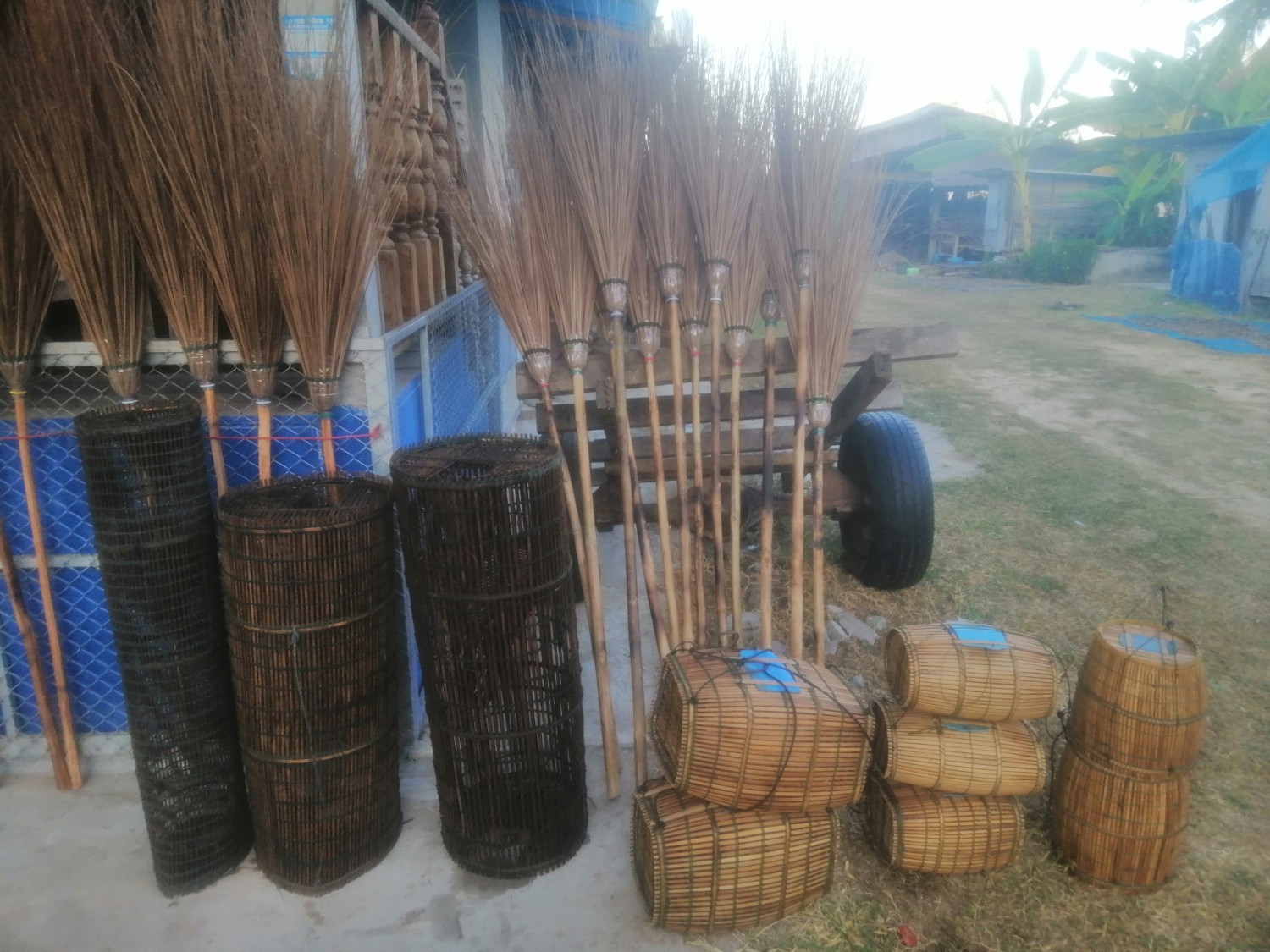 ไม้กวาด​ทางมะพร้าว​