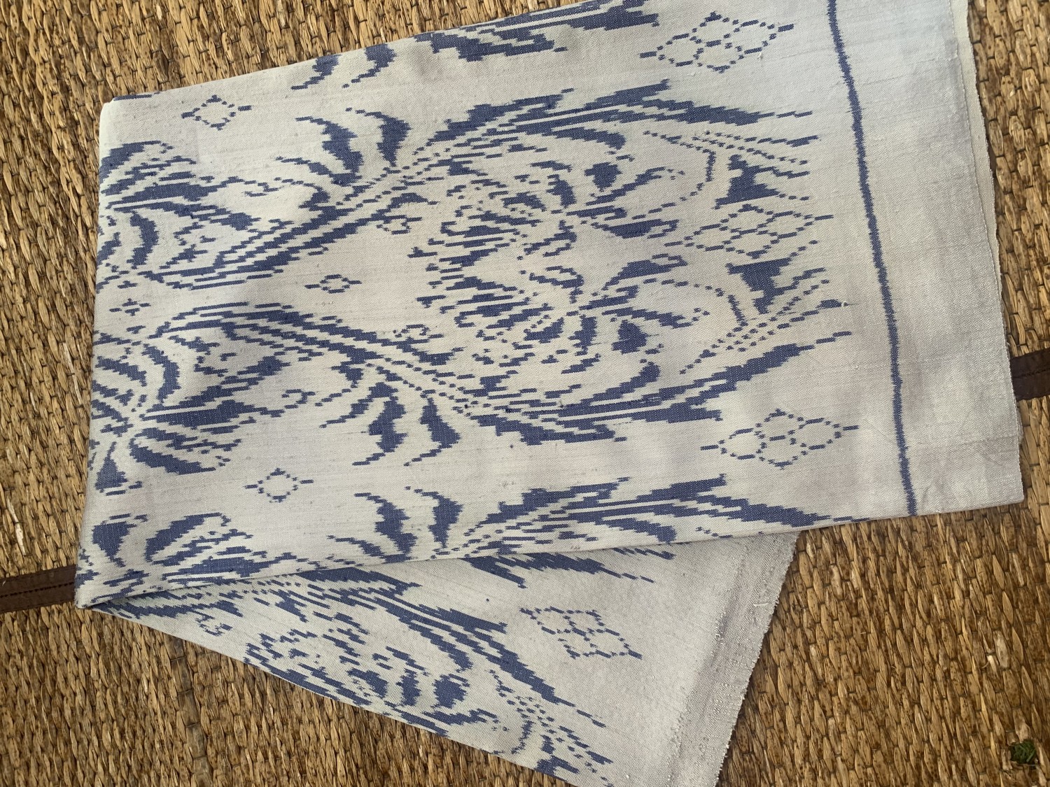 ผ้ามัดหมี่ลายดอกไม้ป่า