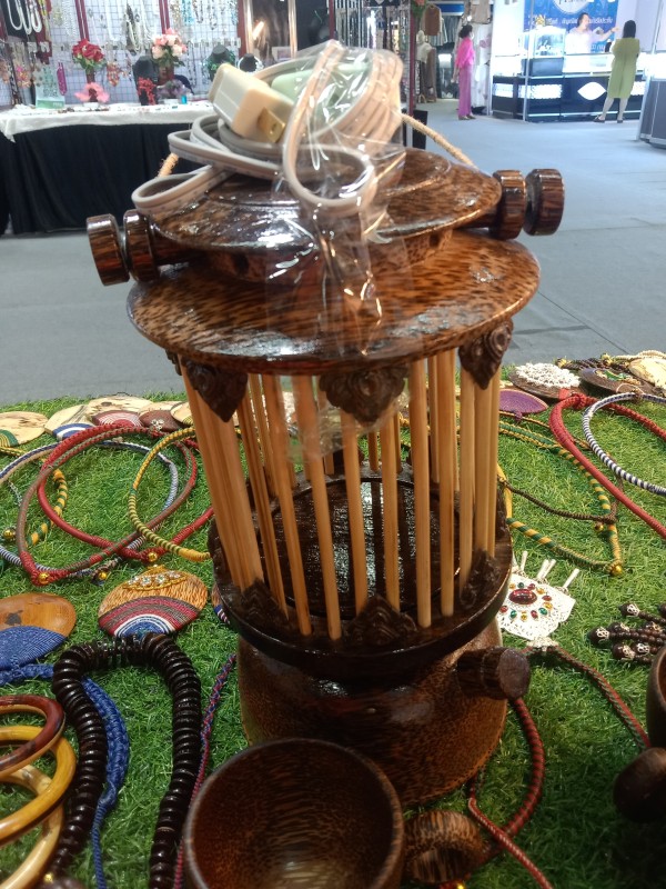 โคมไฟไม้ตาลไม้มะพร้าว