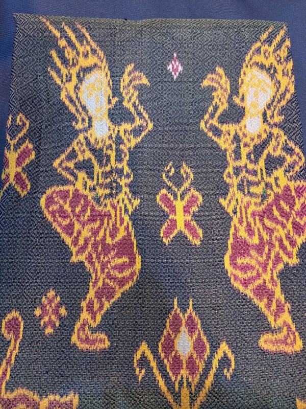 ผ้าไหมมัดหมี่ เชิงช้าง นางรำ 4ตะกอ