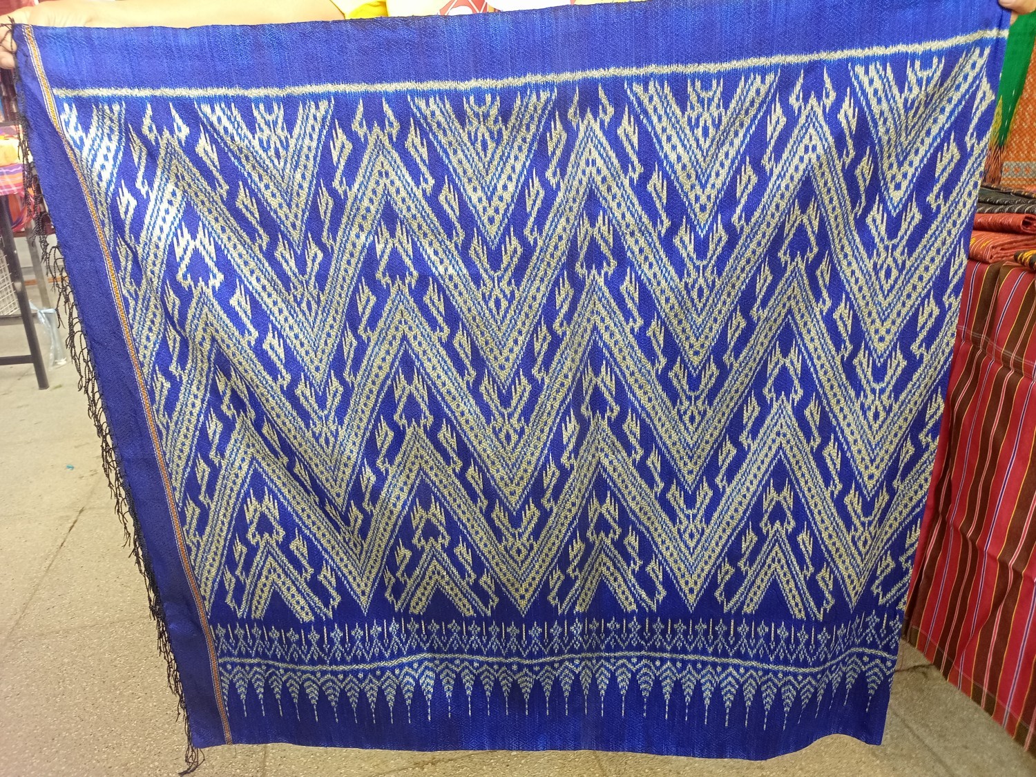 ผ้าไหมยกดอก